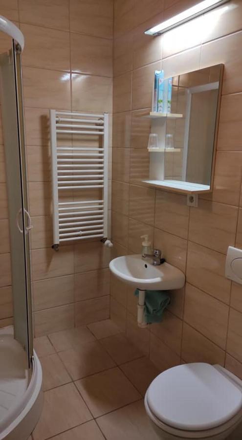 Hotel Lesni Restaurace Harrachovka à Tábor Extérieur photo